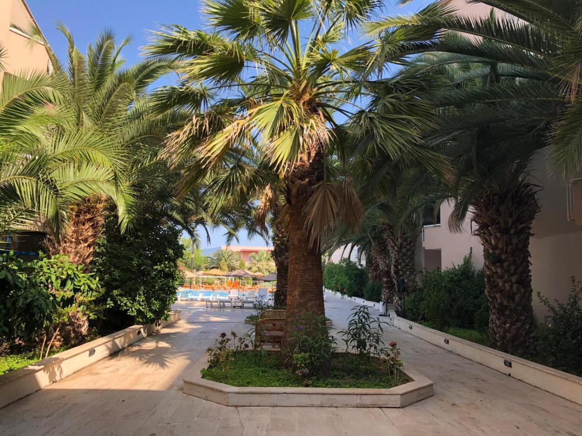 Hotel Afytos Oeren Park Mtk Exterior foto